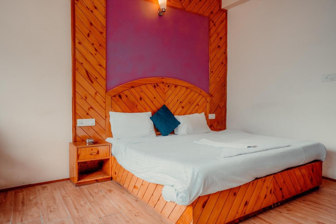 Cafe Monkbase- Food And Stay Manali  Exterior photo